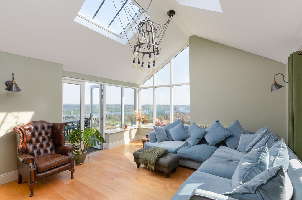 Property photo 3 of 24 Image