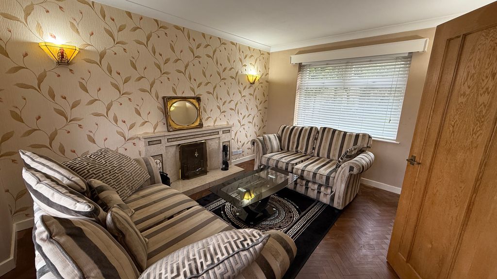 Property photo 2 of 27 Lounge