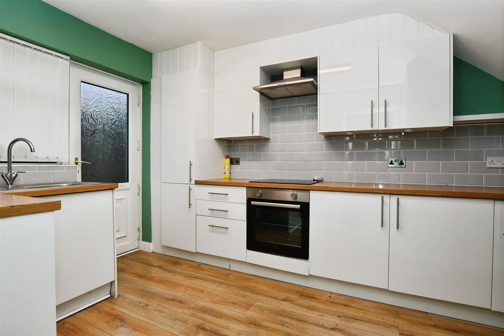 Property photo 2 of 22 Kitchen