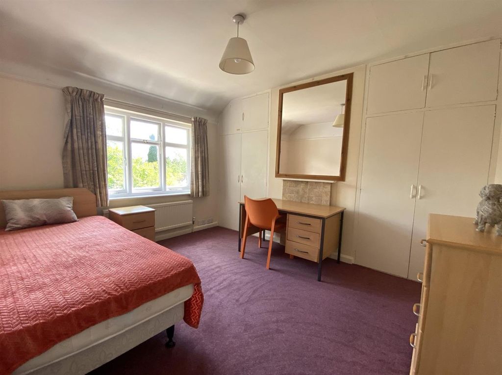 Property photo 2 of 17 Bedroom 5 - 50 Eachard Road..Jpeg