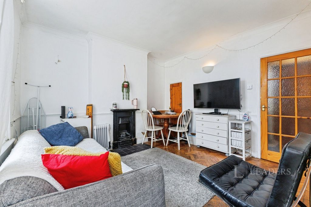 Property photo 3 of 10 Pbox-Img.Jpg
