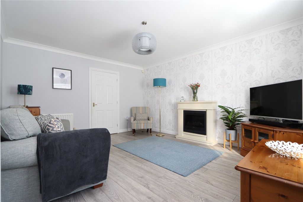 Property photo 2 of 19 Picture No. 16