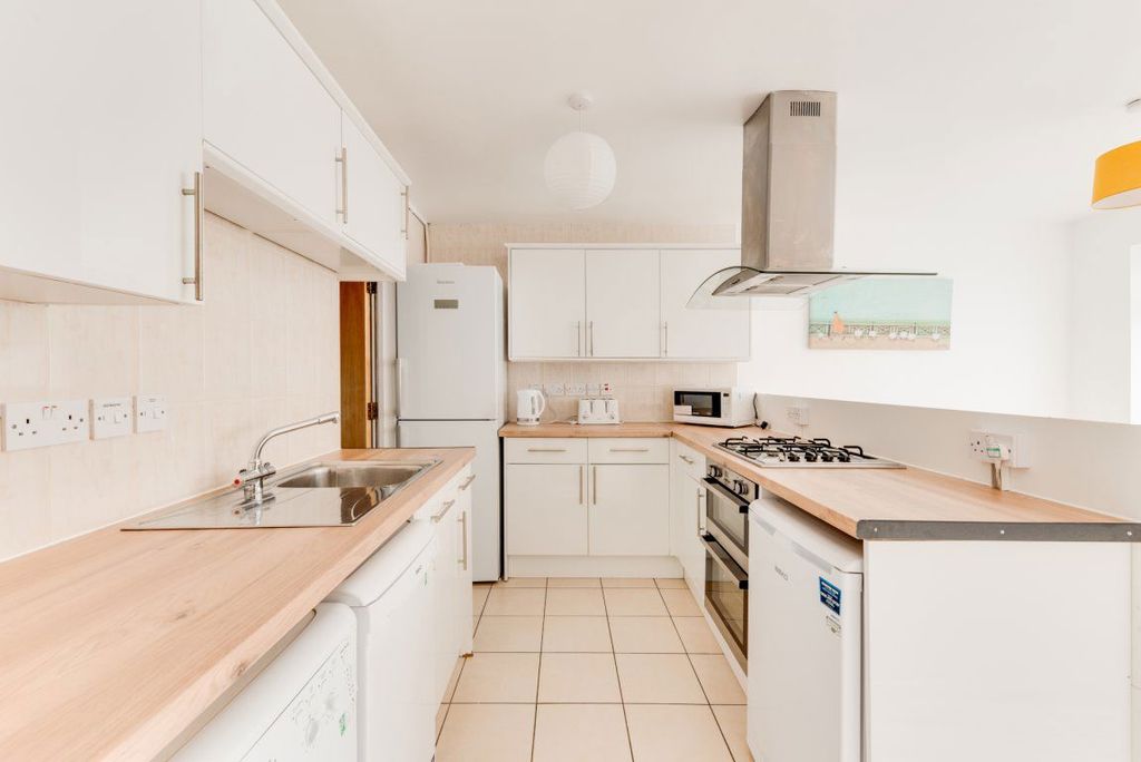 Property photo 3 of 38