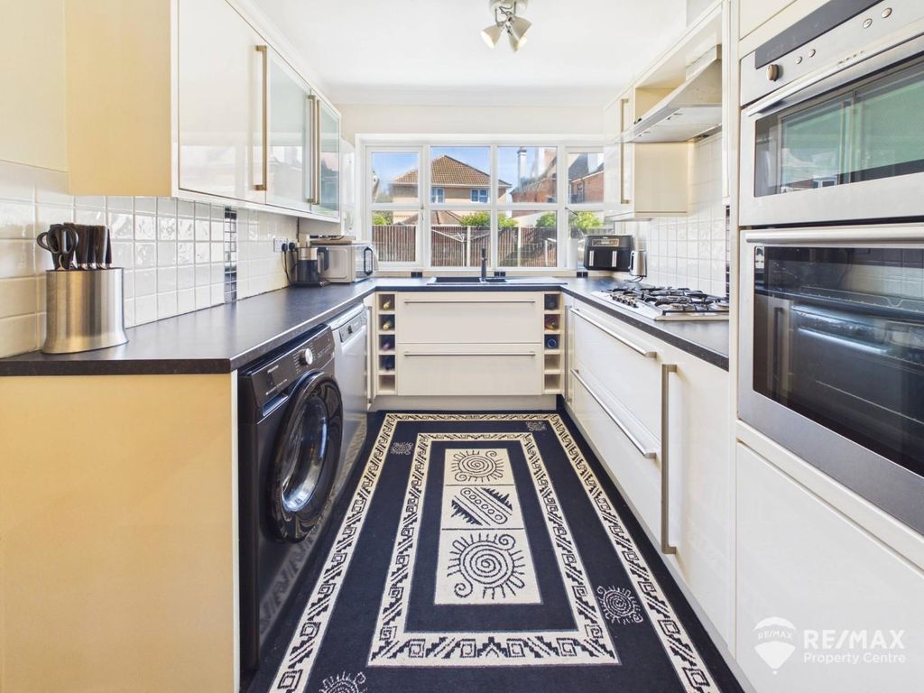 Property photo 3 of 17 Kitchen (2).Jpg