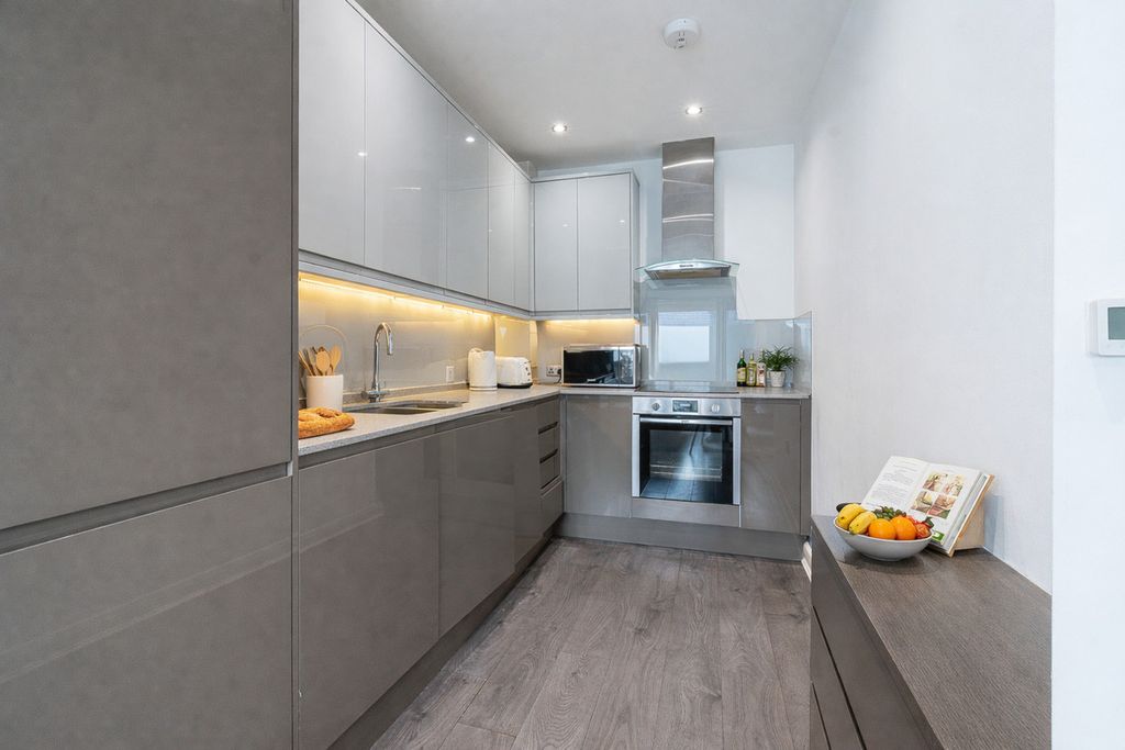 Property photo 2 of 8