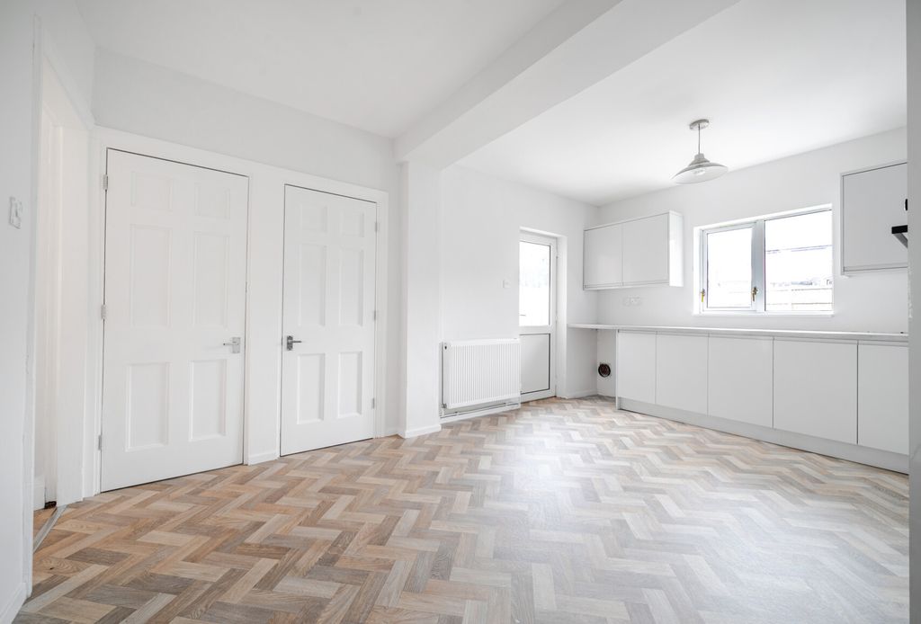 Property photo 1 of 19 1369784-7-68F2155...