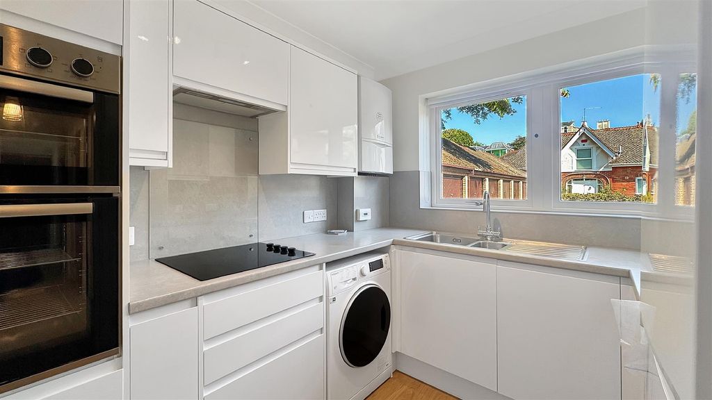 Property photo 2 of 15 Kitchen