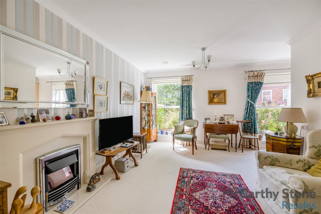 Property photo 3 of 38 8696871-Interior03.Jpg