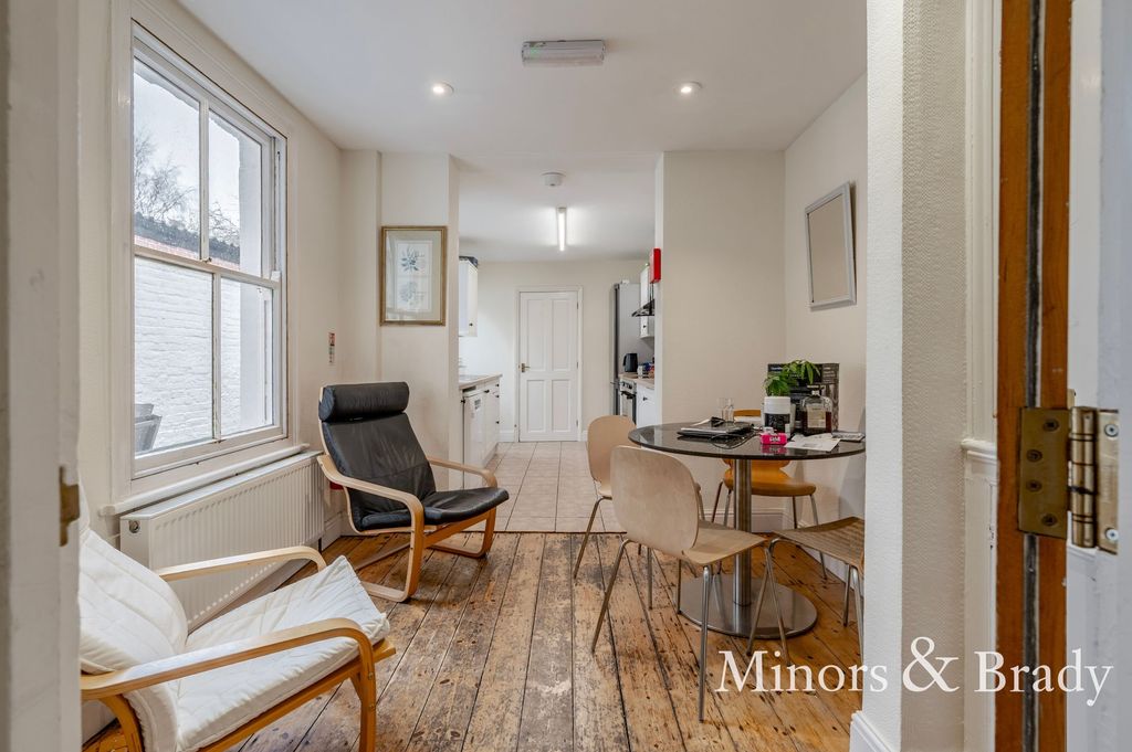 Property photo 3 of 23