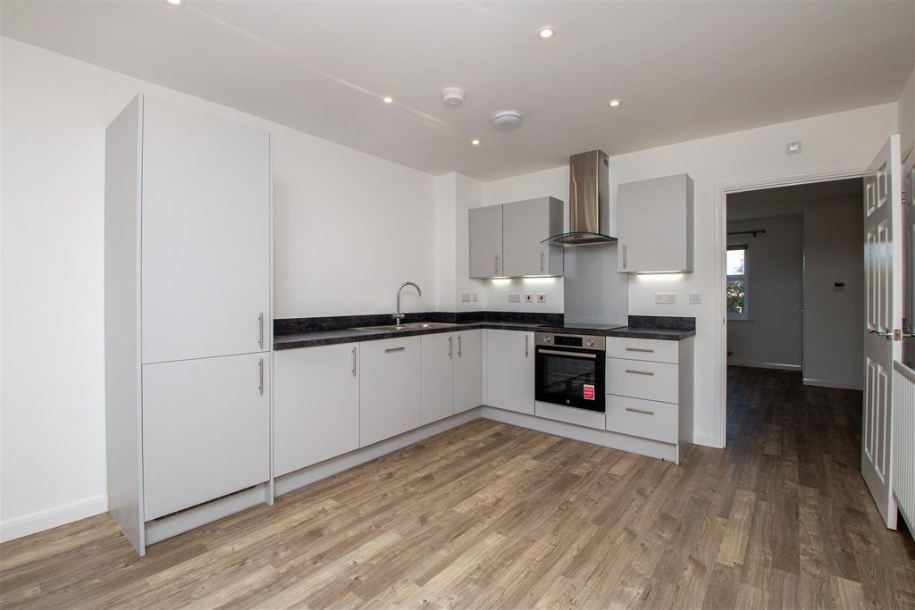 Property photo 2 of 11 6Derby_3.Jpg