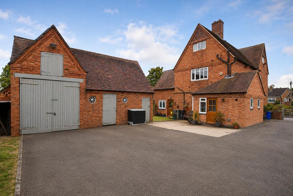 Property photo 1 of 32