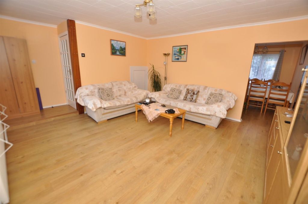 Property photo 2 of 21 Lounge