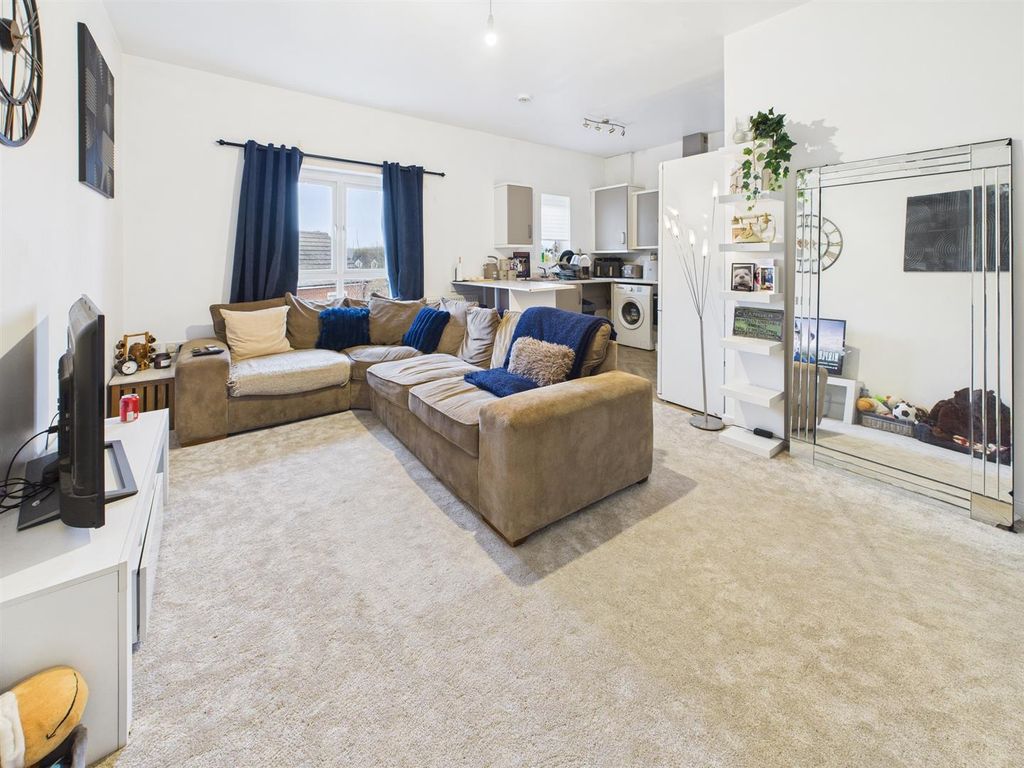 Property photo 3 of 9