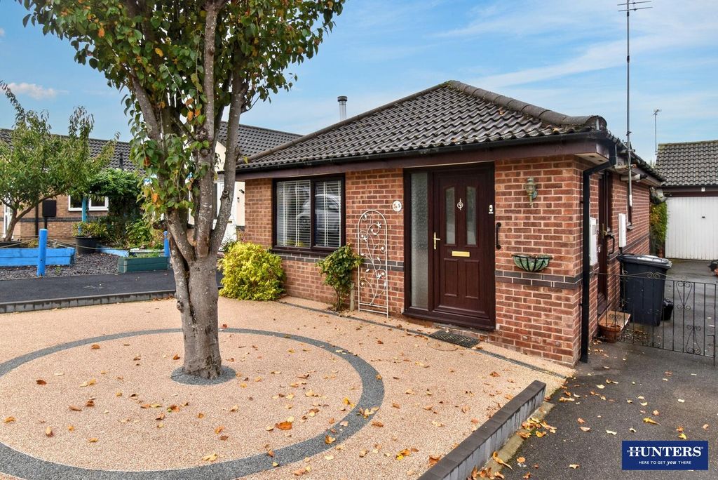 Property photo 1 of 9 Front (Exterior)