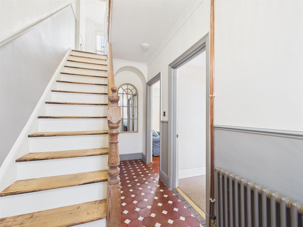 Property photo 2 of 18 Cam04045G0-Pr0080-Still001.Jpg