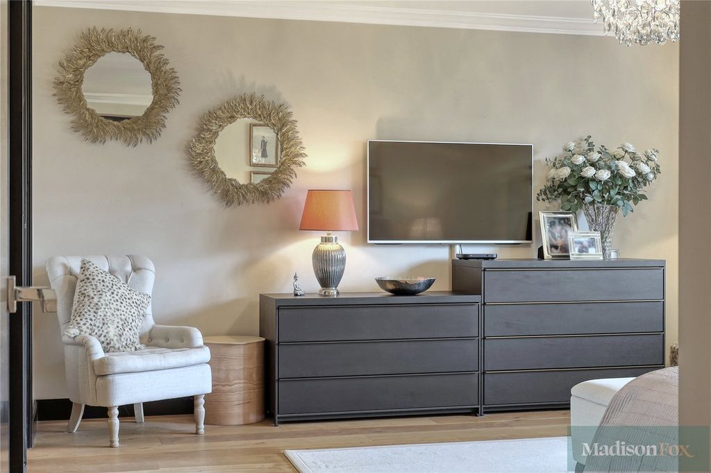 Additional image 29 of 3 bed flat for saleHigh Road, Chigwell, Essex IG7