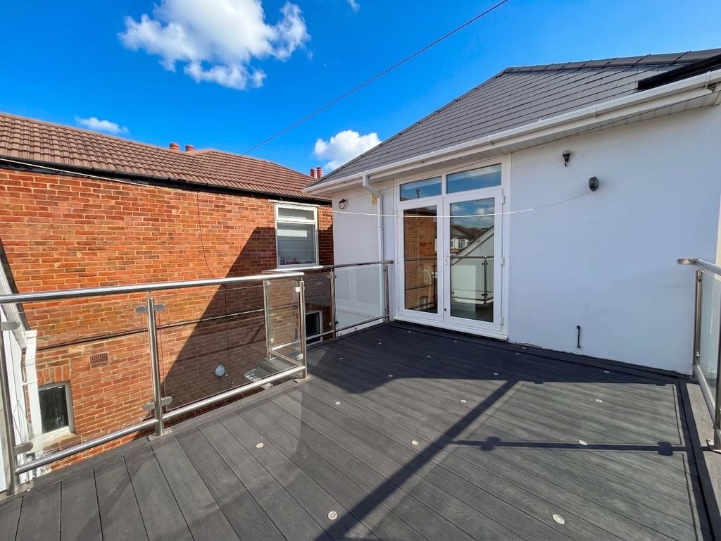 Property photo 1 of 13 Clarence Balcony (1)