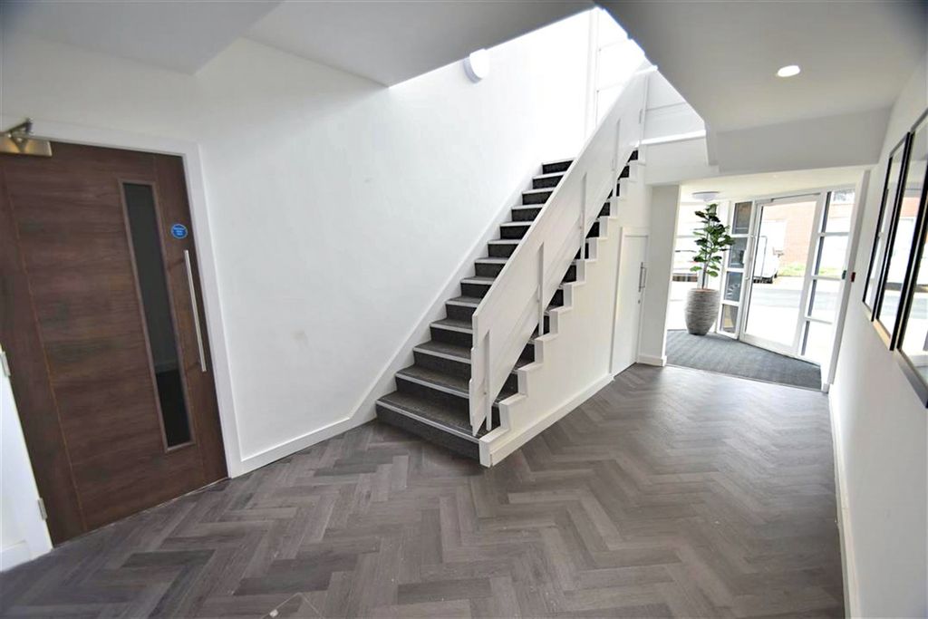 Property photo 3 of 11 Entrance Hallway