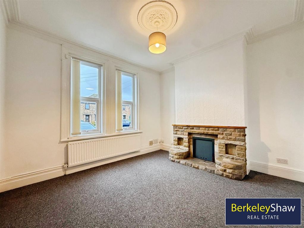 Property photo 3 of 14 Front Room