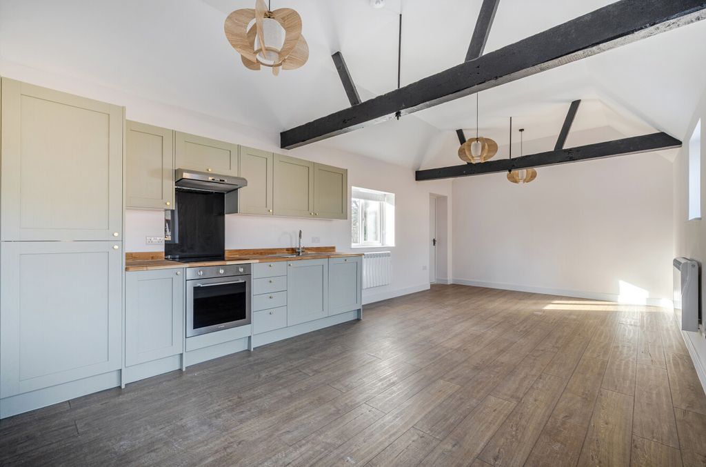 Property photo 2 of 9 1402459-15-696F79...