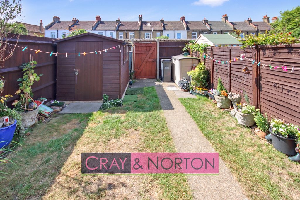 Property photo 2 of 9 Photo 6