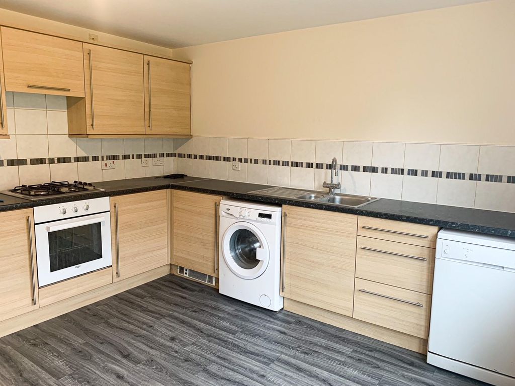 Property photo 2 of 10 Kitchen