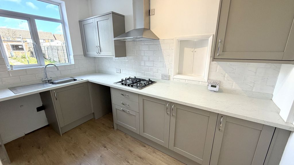 Property photo 3 of 19 Gallery