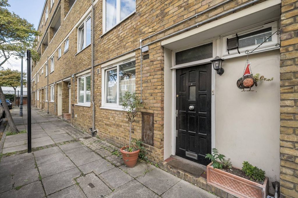 Property photo 1 of 18