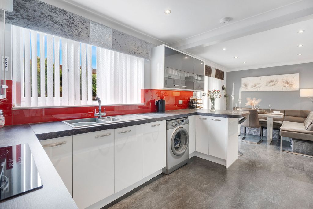 Property photo 3 of 29 Kitchen