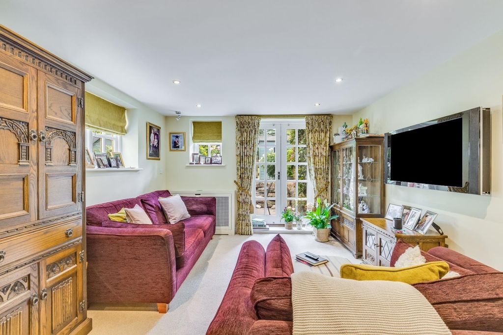 Property photo 3 of 37 Warrax Park 8-15.Jpg