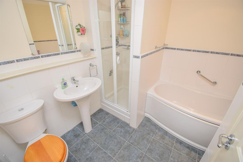 Additional image 14 of 2 bed flat for sale3 Islands House, Islands Court, Islands Bank Road, Inverness IV2