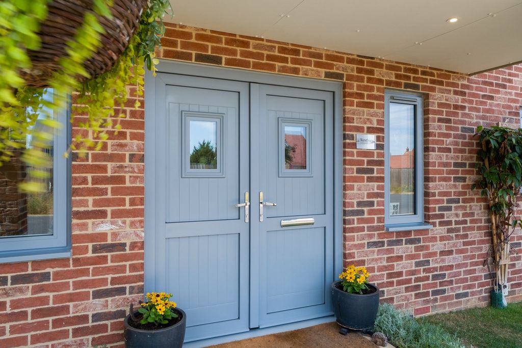 Property photo 2 of 31