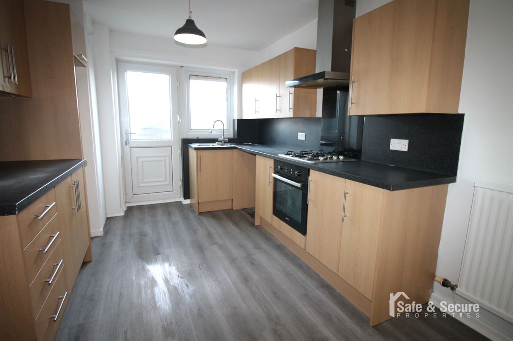 Property photo 2 of 12 Kitchen (2)