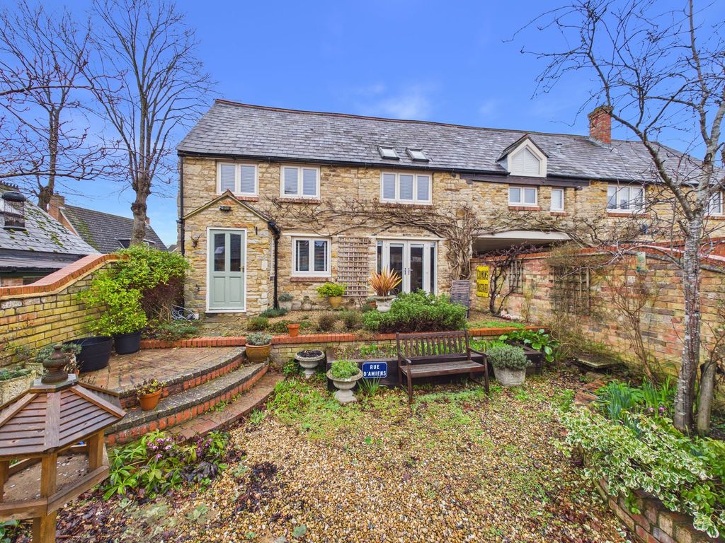 Property photo 2 of 26