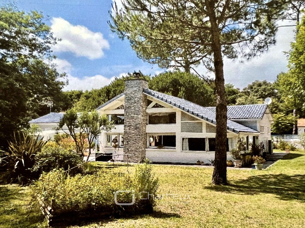 Property photo 1 of 24 Contemporary Villa