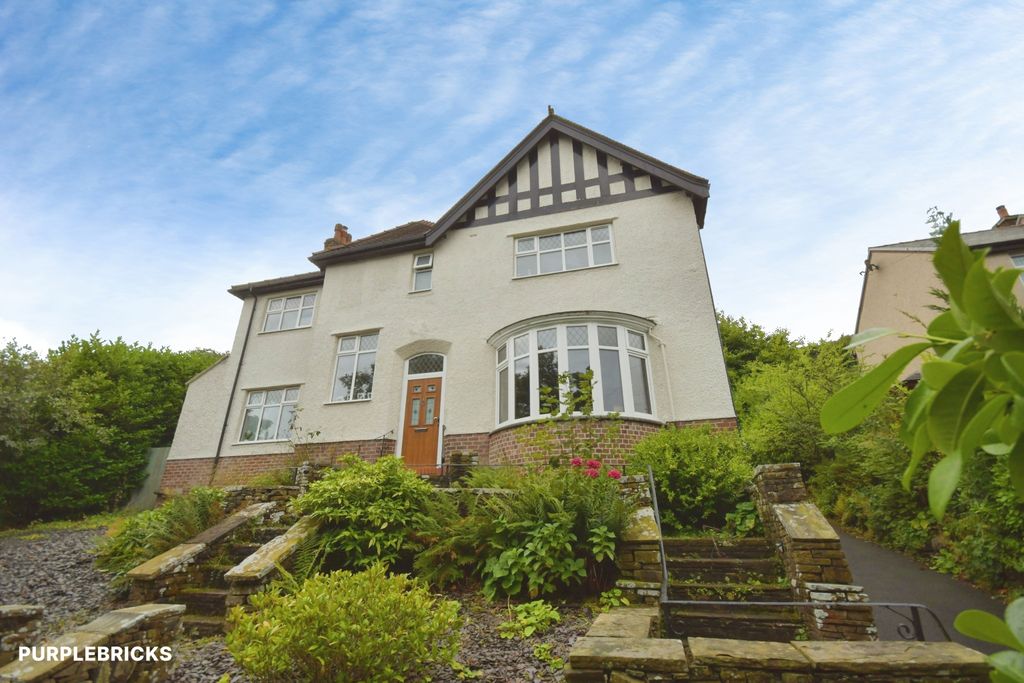 Property photo 2 of 41