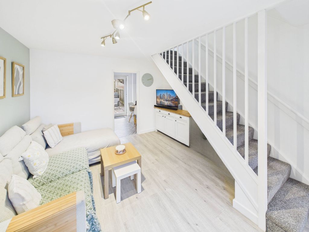 Property photo 3 of 12 Cam02093G0-Pr0062-Still002