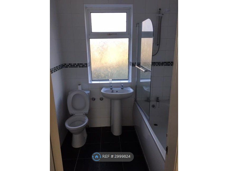 Property photo 3 of 7 Bathroom