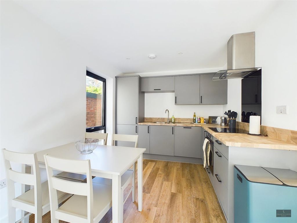 Property photo 2 of 17 Cam02887G0-Pr0259-Still009.Jpg