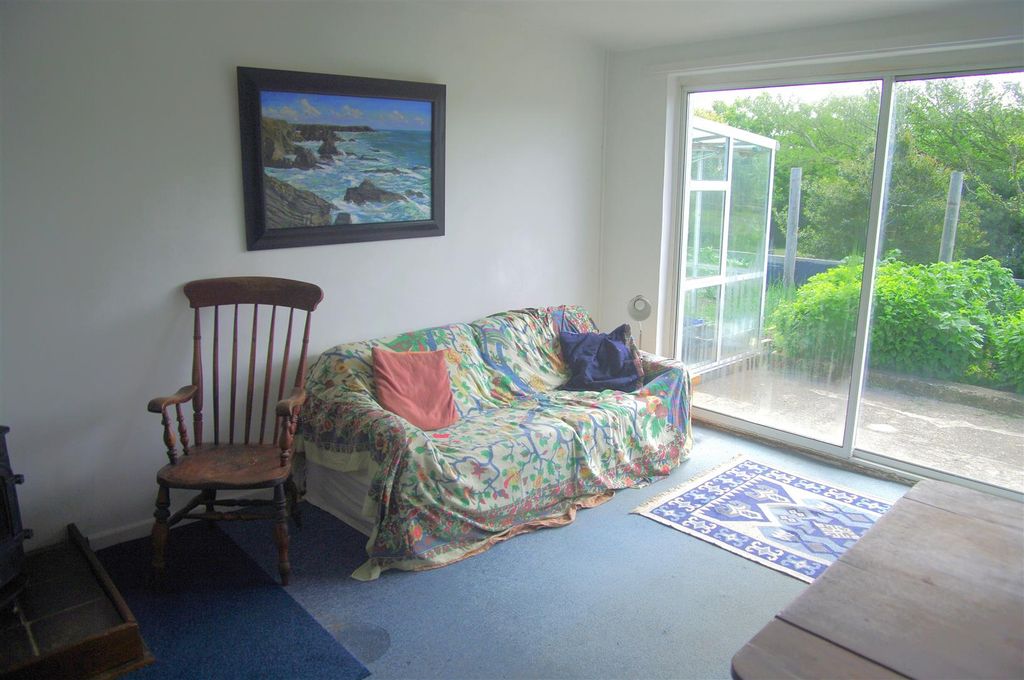 Property photo 2 of 67 1 West End Marloes Cottage 2 Loungediner.Jpg