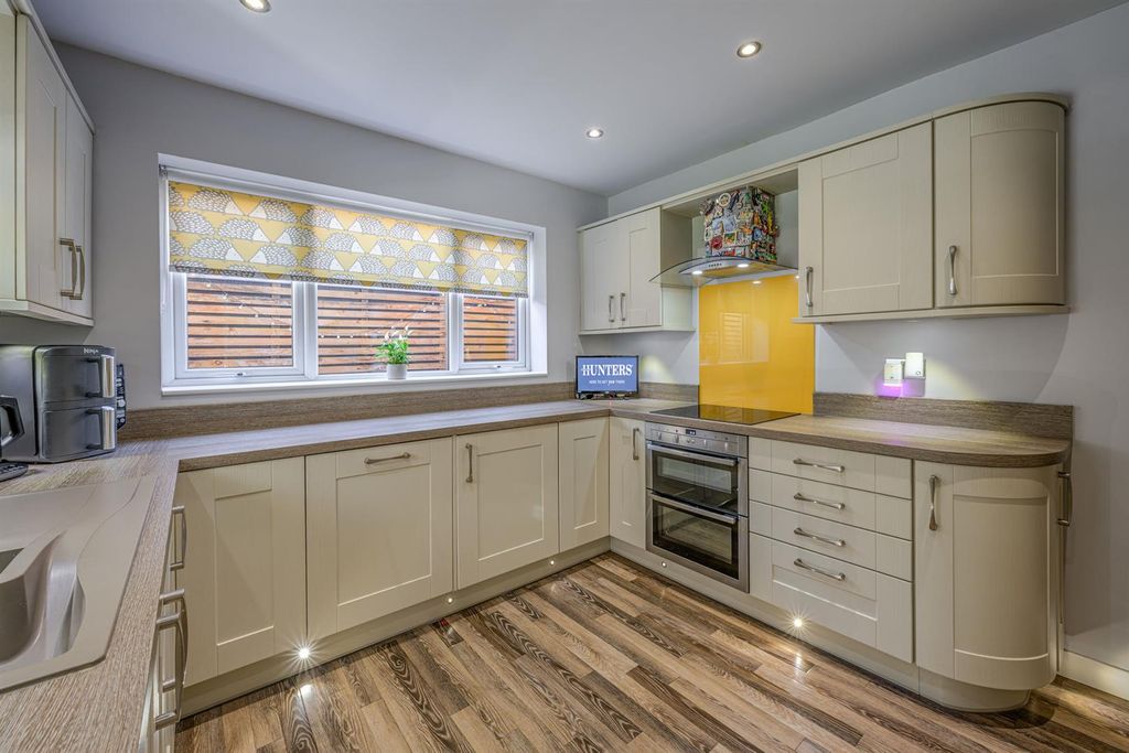 Property photo 2 of 25