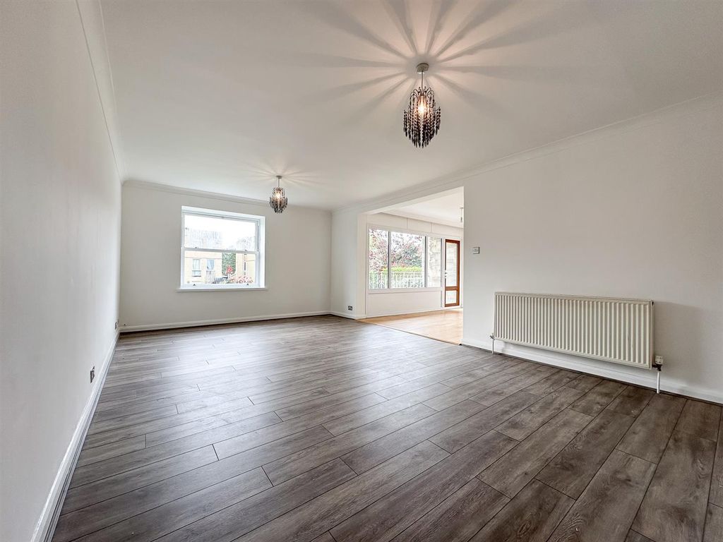 Property photo 3 of 11 Sitting Room