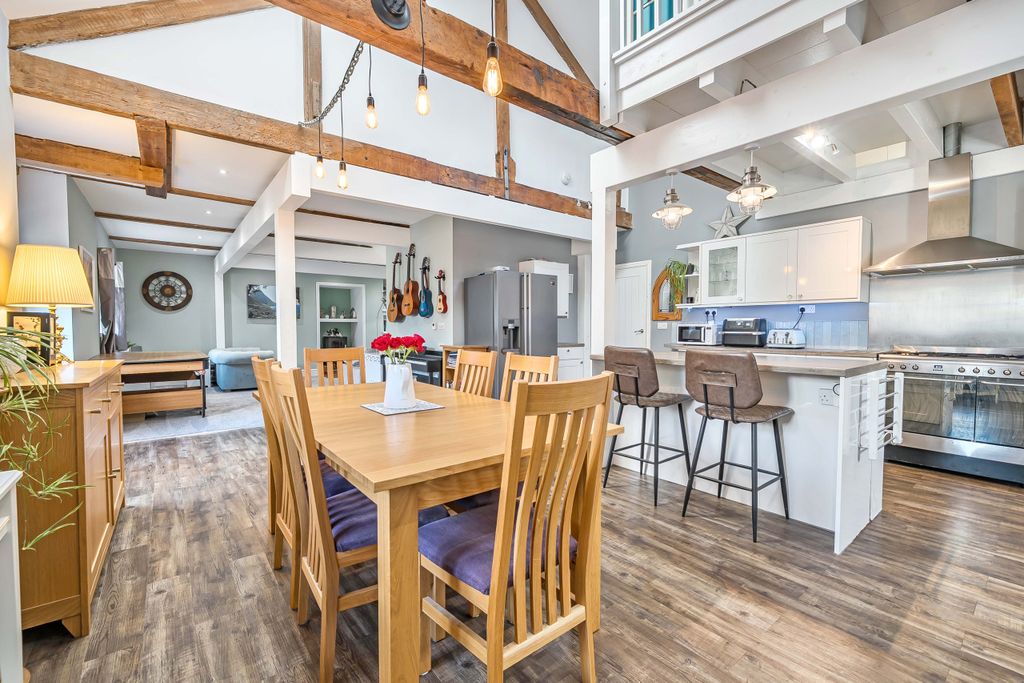 Property photo 3 of 18 Photo 3