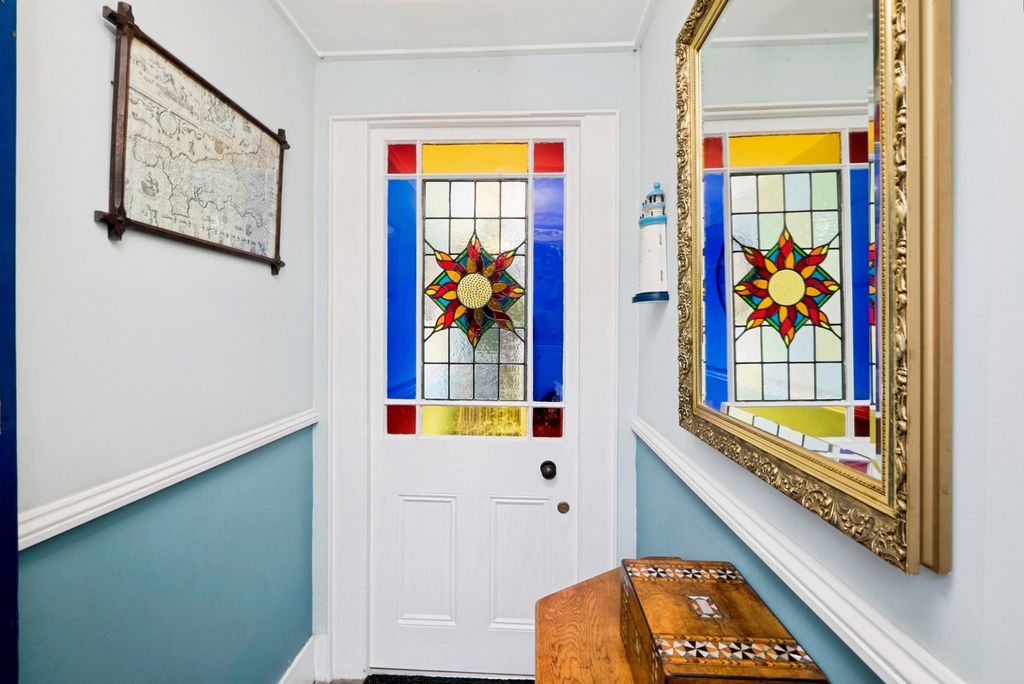 Property photo 2 of 17 Photo