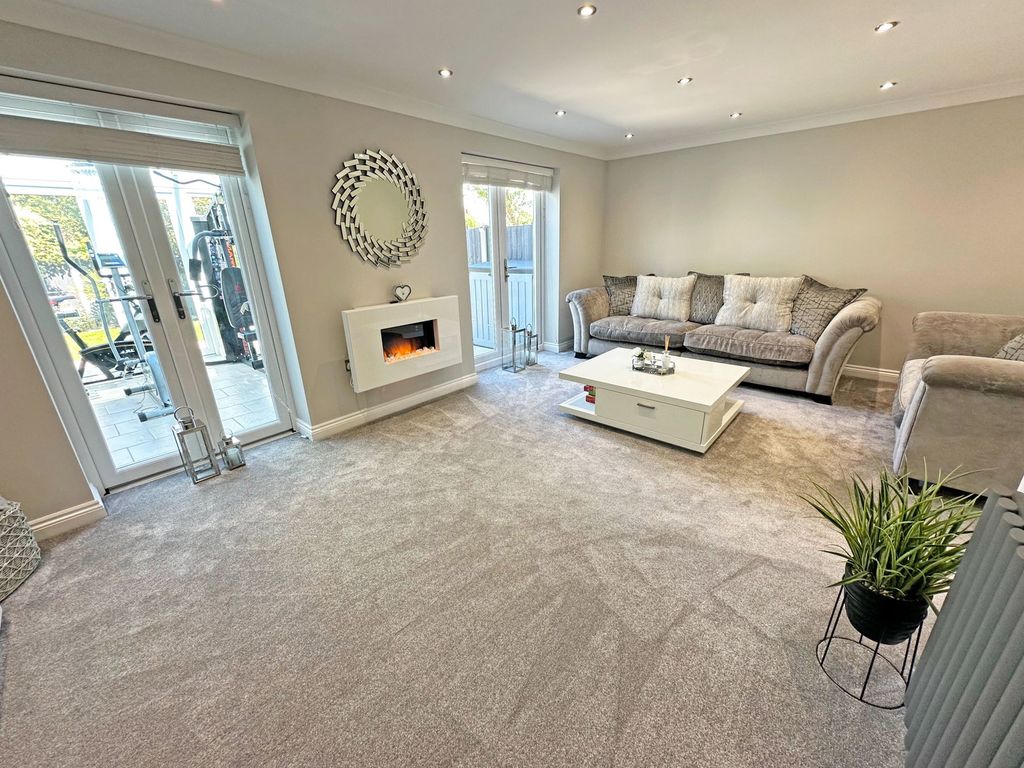 Property photo 2 of 32