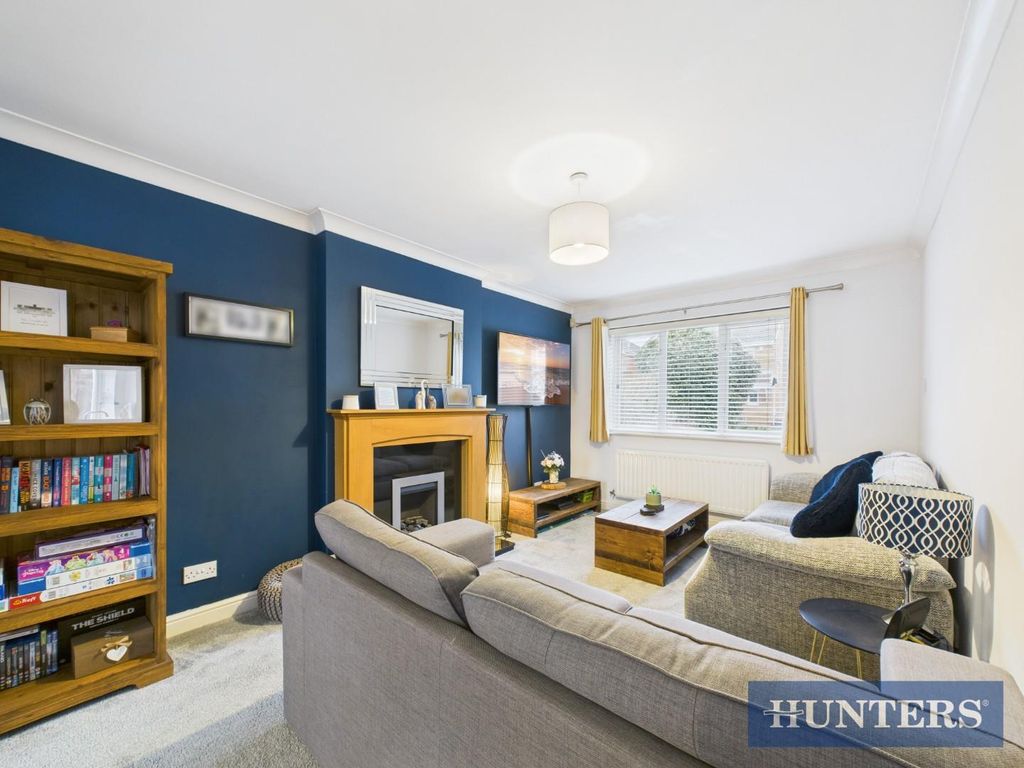 Property photo 2 of 24 Lounge Alt