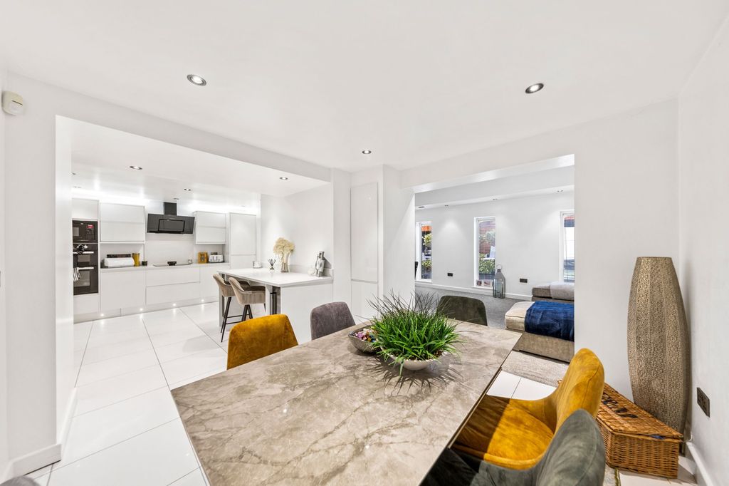 Property photo 3 of 26