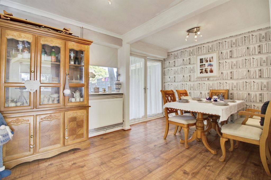 Property photo 3 of 28