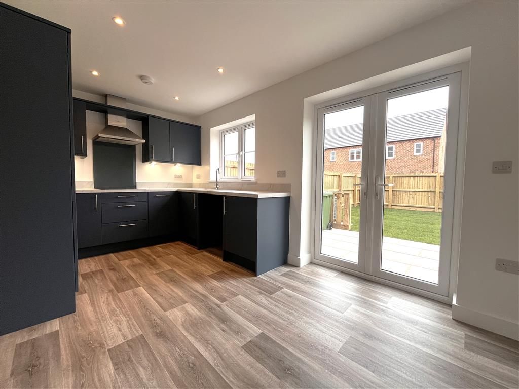 Property photo 2 of 11 Kitchen