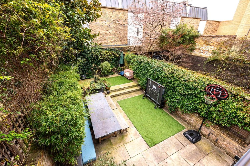 Property photo 2 of 19 Garden